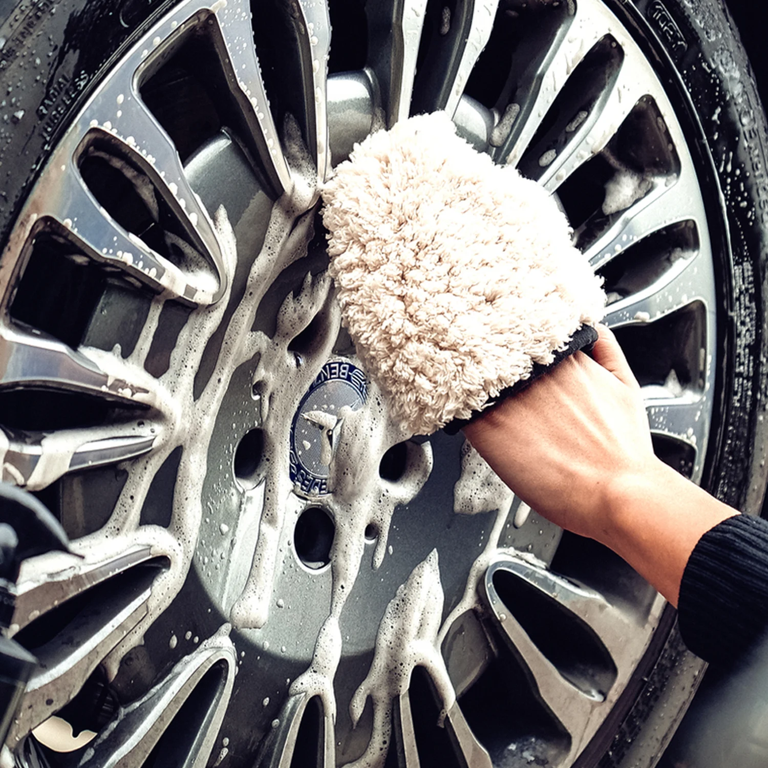 Finger Wheel Microfibre Wash Mitt - Image 5